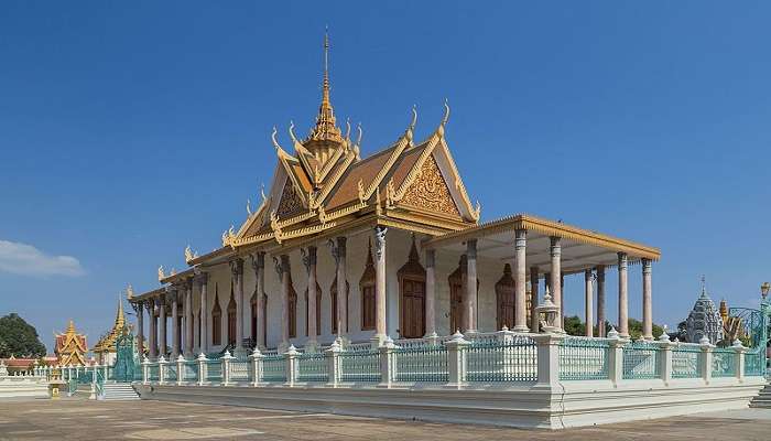 Visit the beautiful Silver Pagoda in Phnom Penh