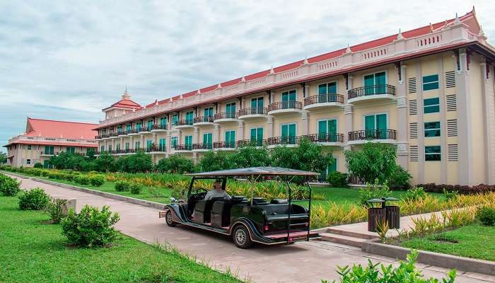 The stunning building of the Sokha Siem Reap Resort, one of the most stunning Siem Reap Beach resort