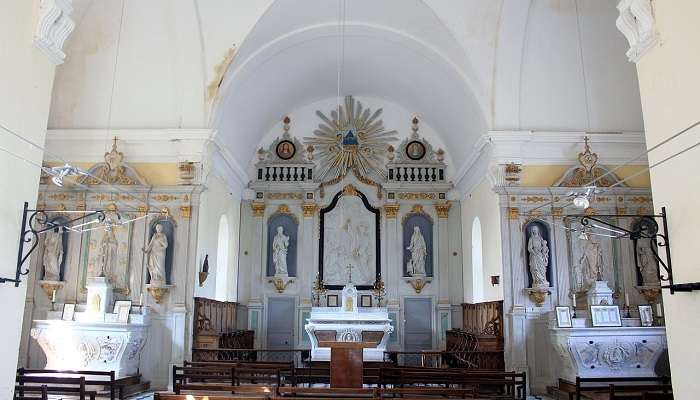 worship the Jesus at St Louis Cathedral near the Port Louis market.