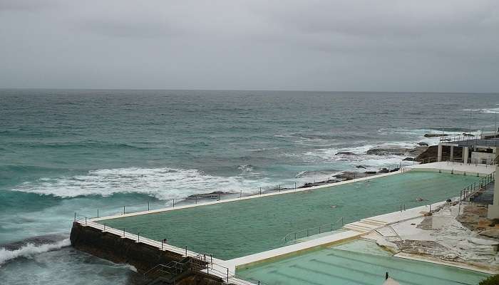 Infinty pool Near the Beach