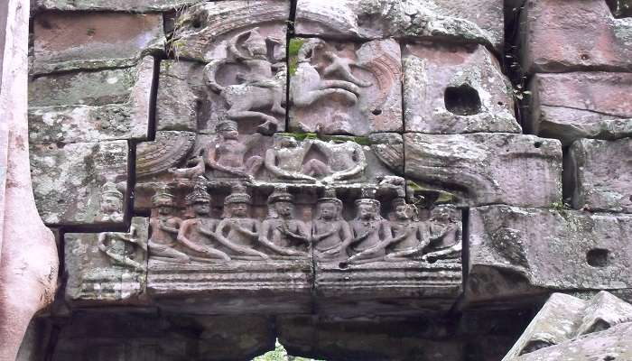  Intricate pediment showcasing ancient Khmer craftsmanship at Ta Nei Temple. 