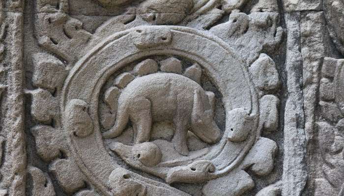  Dinosaur carving in Ta Prohm Temple