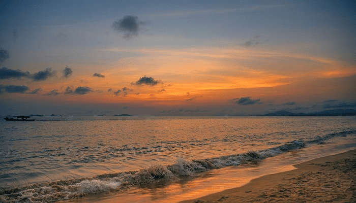 The beautiful sunset at Tarkarli Beach 