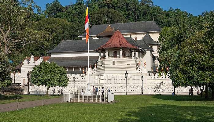 Explorez la Temple de la Tooth at Kandy