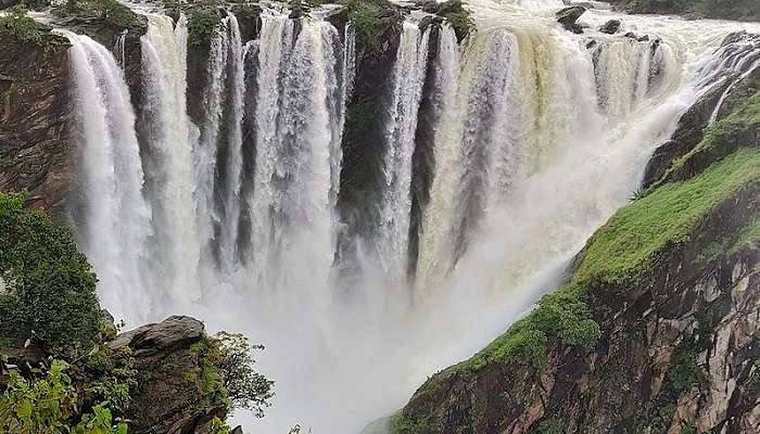  The beautiful view of Shivaganga Falls 
