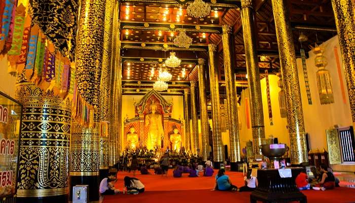 Seek blessing at the Ancient chedi stupa in Bangkok