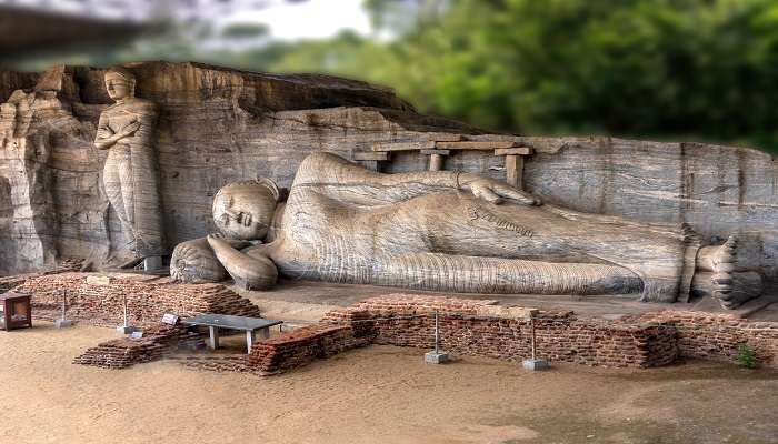 Reclined Buddha Statue