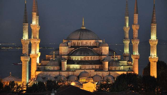 The mosque stuns at sunset