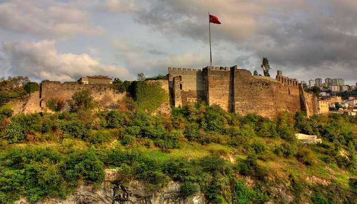 Witness the massive Trabzon Castle, one of the best places to visit in Trabzon