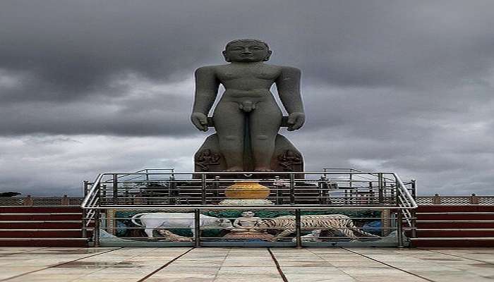The statue of Lord Chandraprabha at Mandagiri Hills