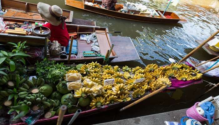 There’s a wide range of local things to try at the Damnoen Saduak Floating Market