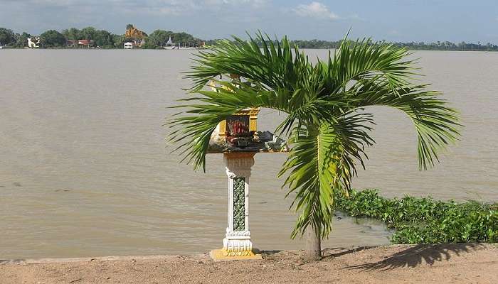 Sprawling view of Tonle Bati Lake near Phnom Penh