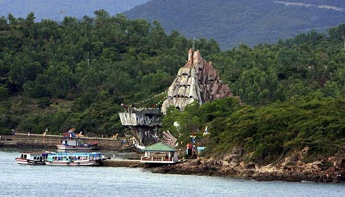 Pirates ship shaped Tri Nguyen Aquarium near Hon mun island