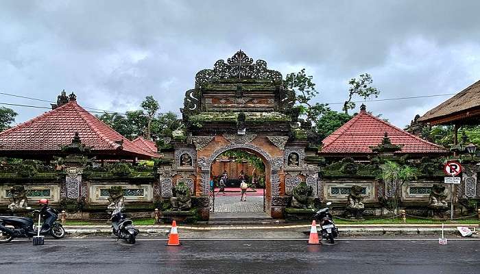 The beautifully carved exterior of Ubud Royal Palace near Agung Jagatnatha Temple