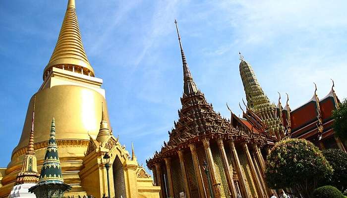 Seek the blessing of Lord Buddha at the Wat Phra Kaew