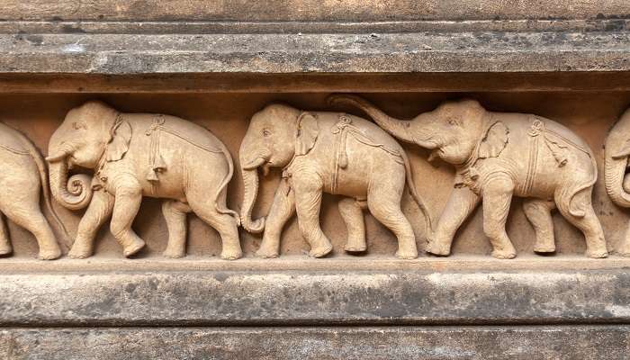Carvings of elephants around the walls of Kelaniya Temple