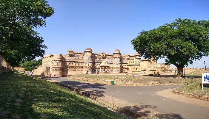 The beautiful and green Laxmi Bai Fort of Uttar Pradesh that you should visit this time.