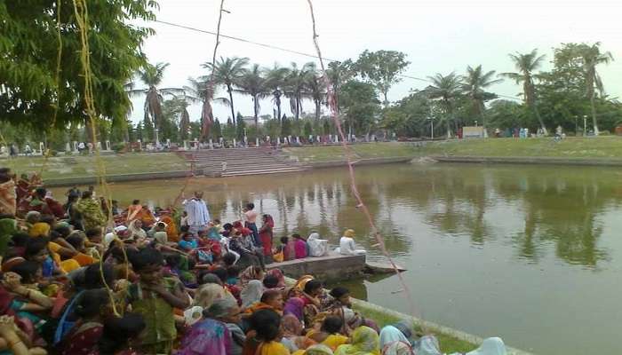 People worshipped at the Janaki Kund Temple.
