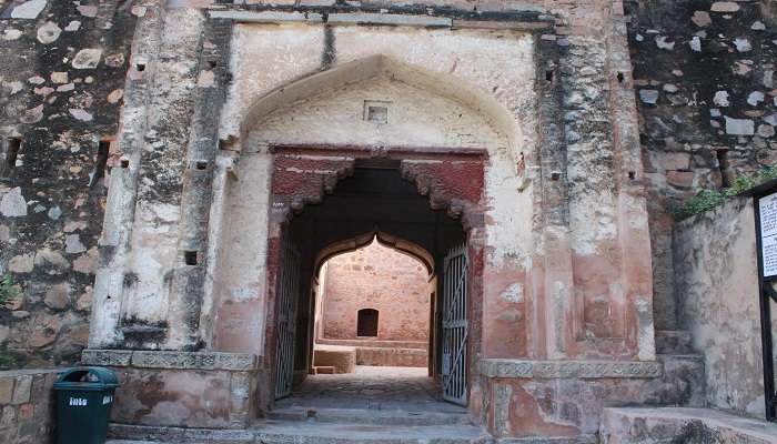 Visit Rani Laxmi Bai Newalkar Fort to have a great vacation 