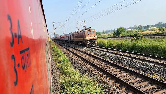Visit the Shri Kamtanath Mandir Chitrakoot by train. 