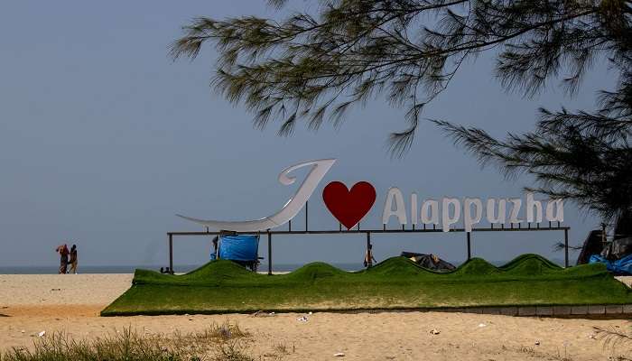 Alappuzha Beach is located in Kerala