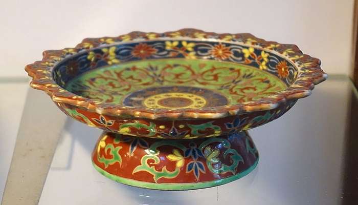 thai pottery showcasing gorgeous works of art 