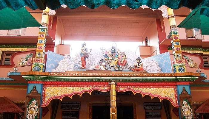 मुरुदेश्वर में धार्मिक पर्यटन स्थलों में से एक और प्रसिद्ध इदागुंजी गणपति मंदिर है