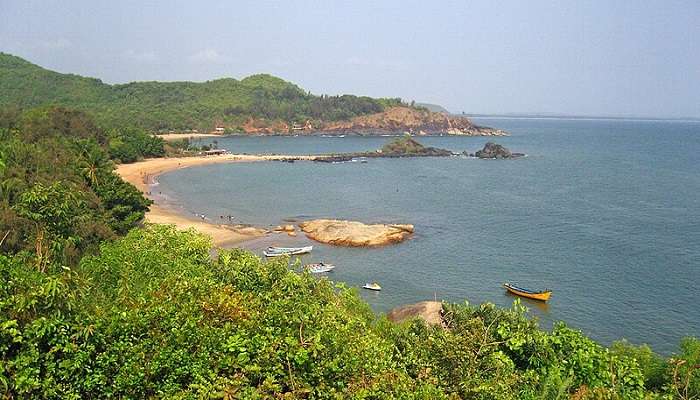 ओम बीच शायद कर्नाटक में सबसे अधिक आकर्षक समुद्र तट है