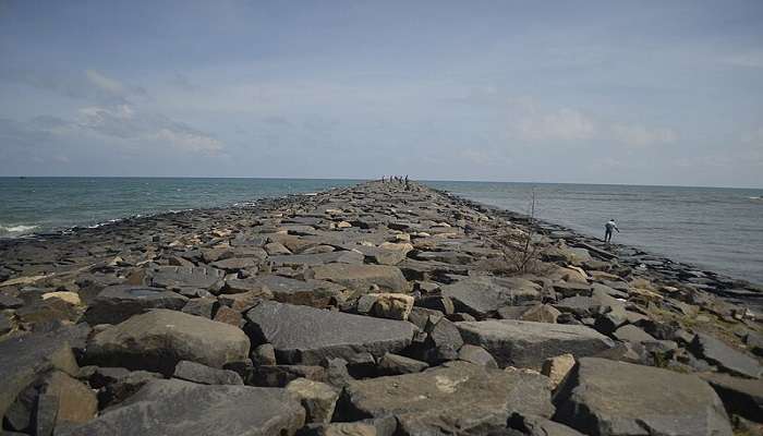 कराईकल बीच पांडिचेरी के सबसे शानदार समुद्र तटों में से एक है