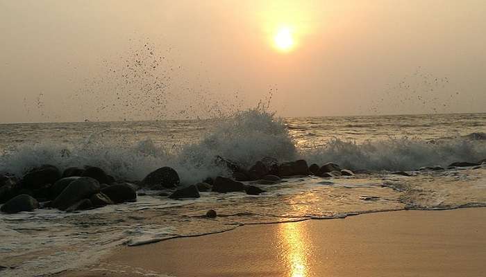 बैंगलोर के पास समुद्र तट में से एक चावक्कड़ समुद्रतट है