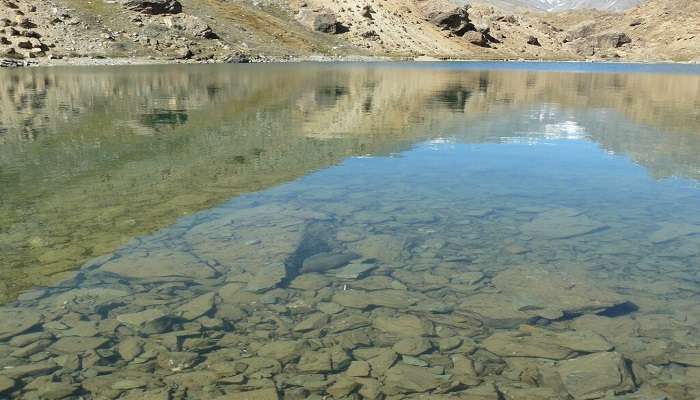 The still and clear waters of Deepak Tal