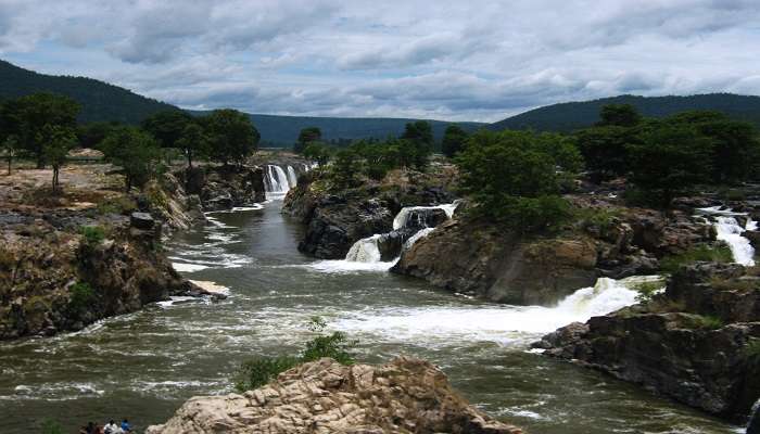 Know all about the hotels near Hogenakkal Falls
