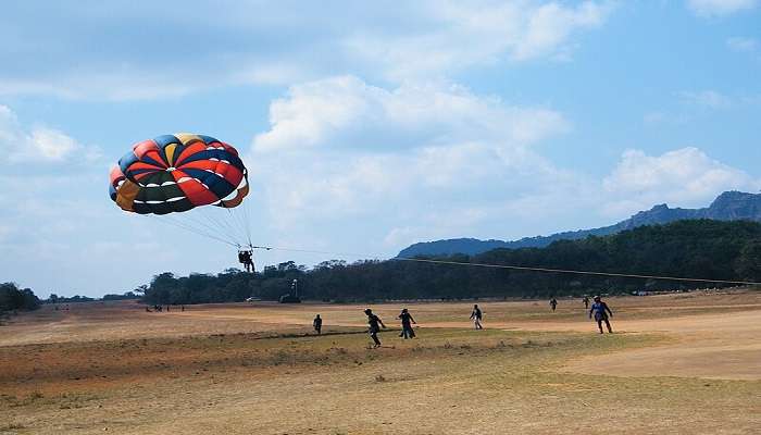 The view of parasailing at Pachmarhi