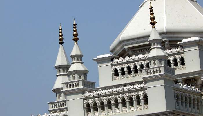 The stunning view of the Spanish Mosque Hyderabad