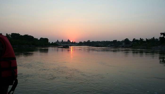 The banks of Betwa River 
