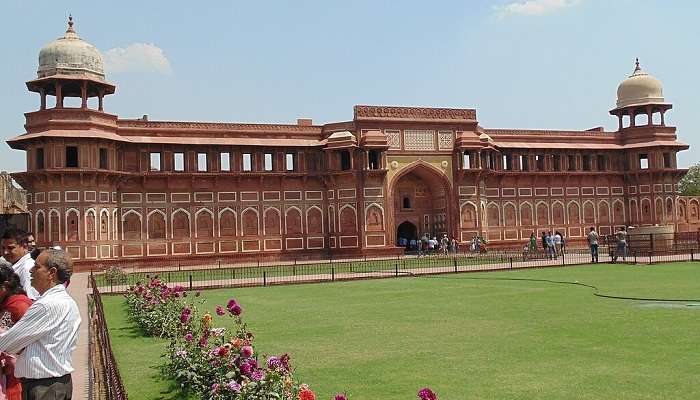 Make sure to visit the Akbar Fort or the Allahabad Fort to marvel at this architectural beauty in Prayagraj.