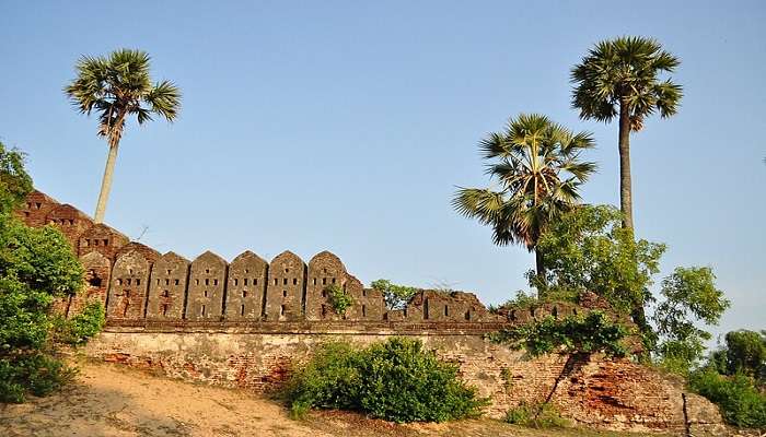 Side view of Alamparai Fort