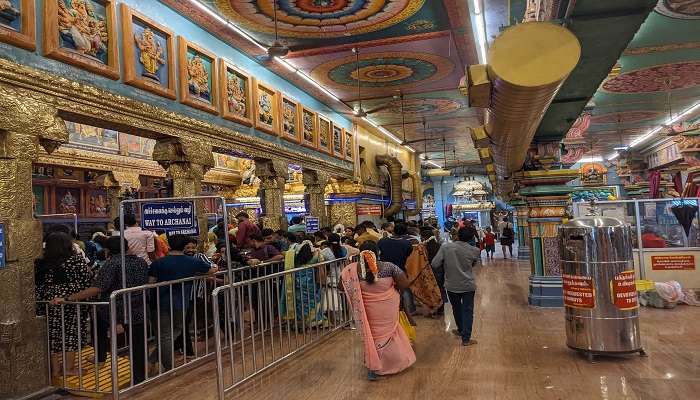 Devotees at Vinayagar 