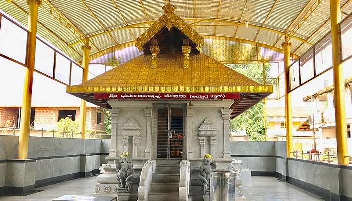 Be in awe of the craftsmanship at Ayyappan Temple, near Kovaipudur