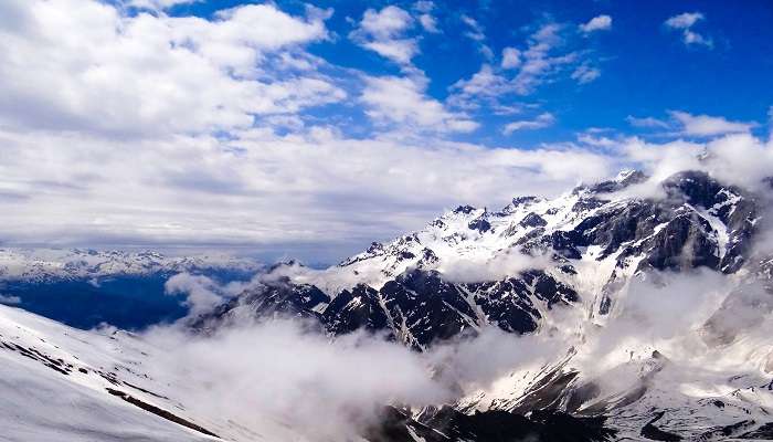 Unwind at the accommodations in Solang Valley near Friendship peak