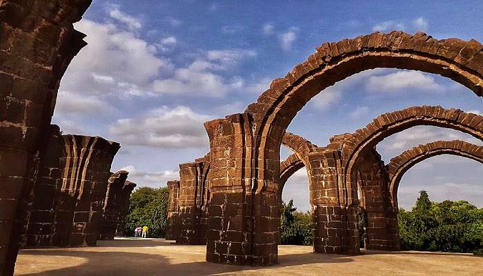 The beautiful yet incomplete - Bara Kamam’s Arches