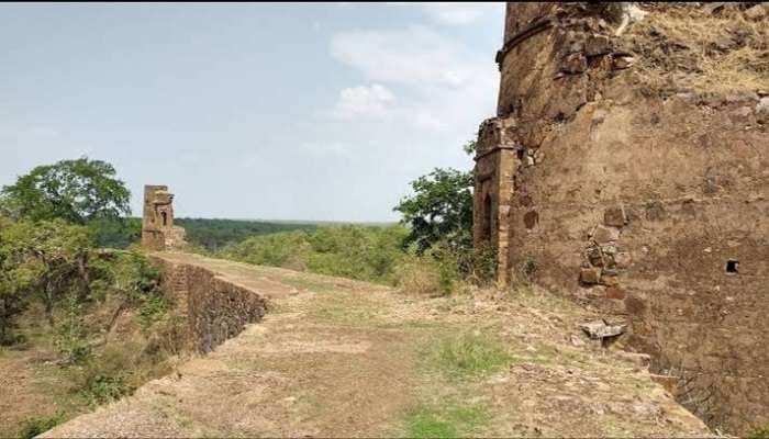 Know when to visit the Dhamoni Fort 