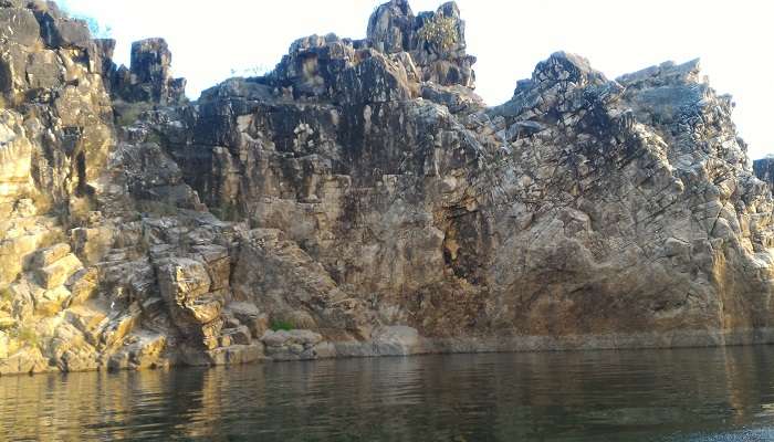 Marveling at the stunning marble rocks of Bhedaghat