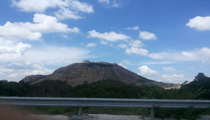 pay the appropriate entry fees to visit the Bhuvanagiri fort.