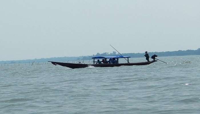  Enjoy boat rides in Rambha bay situated on Chilika lake 