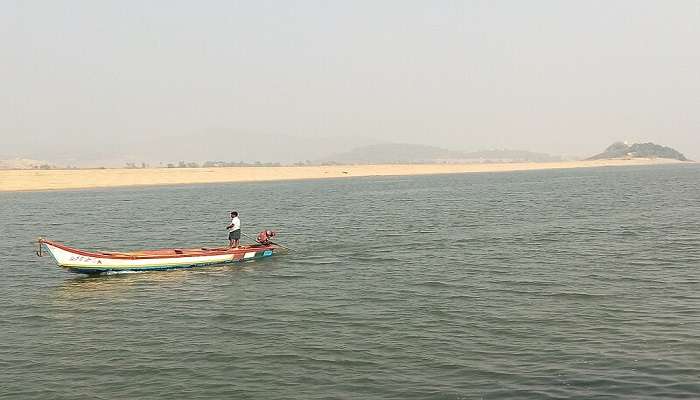 Enjoy boating at Bhupathipalem Reservoir. 