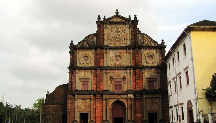 Bom Jesus Basilica in Old Goa has a fantastic art gallery to visit near Shree Betal Temple.