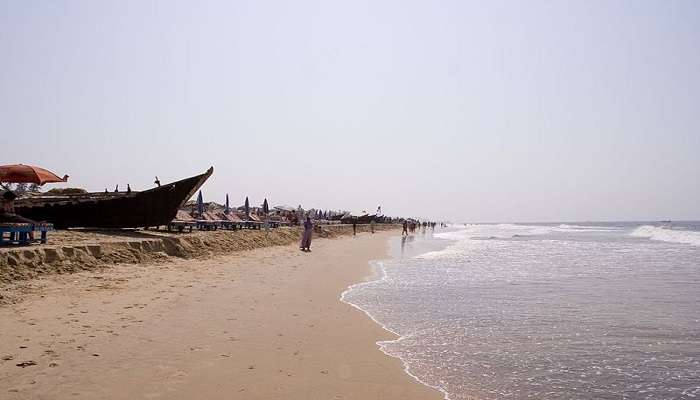 Calangute Beach is known for its thrilling nightlife near Reis Magos Fort