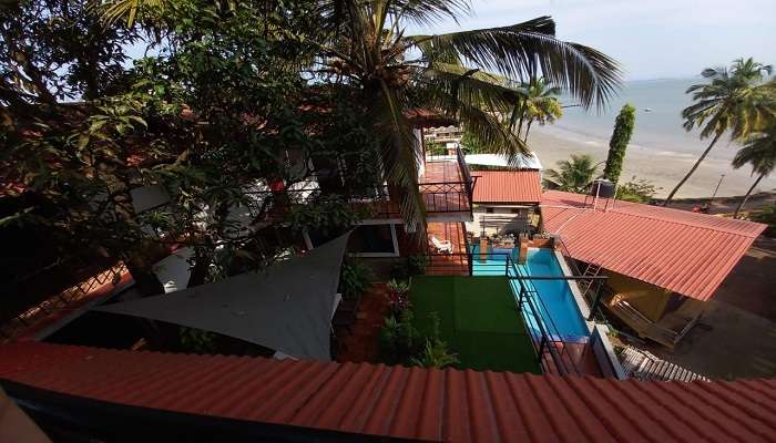 Home-like rooms in the Casa Tropicana which is one of the best hotels near Dona Paula Beach.