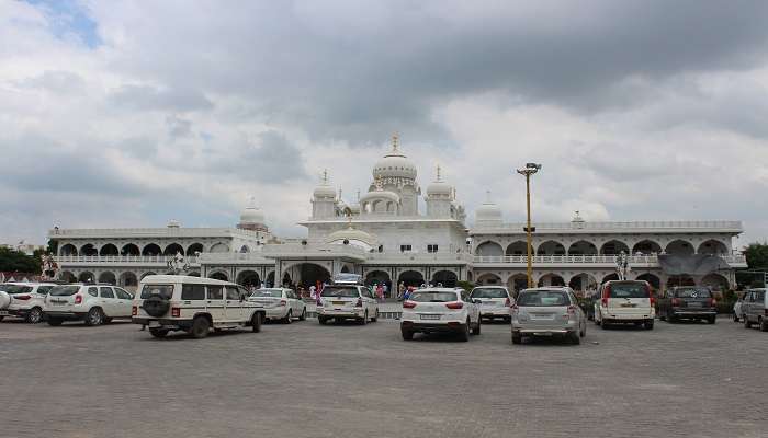 Plan your visit to Guru ka Taal and experience Mughal-Sikh architecture.
